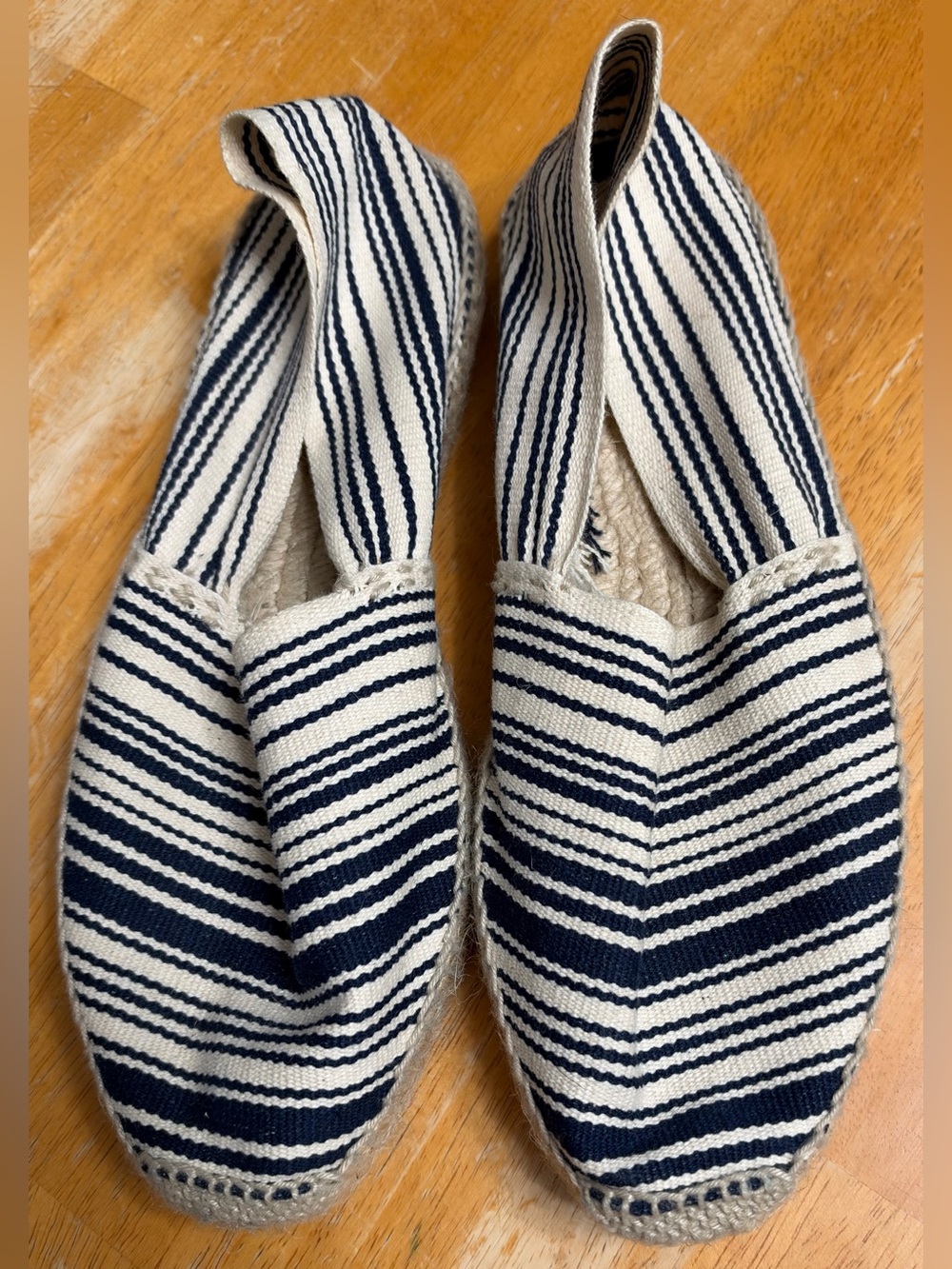 Blue Saks Fifth Avenue Navy & Cream Espadrilles Slip-On Flats, Size 7.